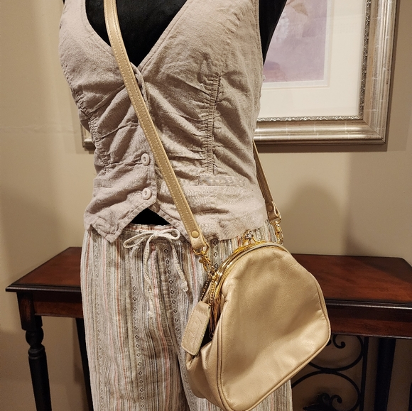 Jacqueline Ferrar Gold and Cream Clutch - Picture 8 of 8